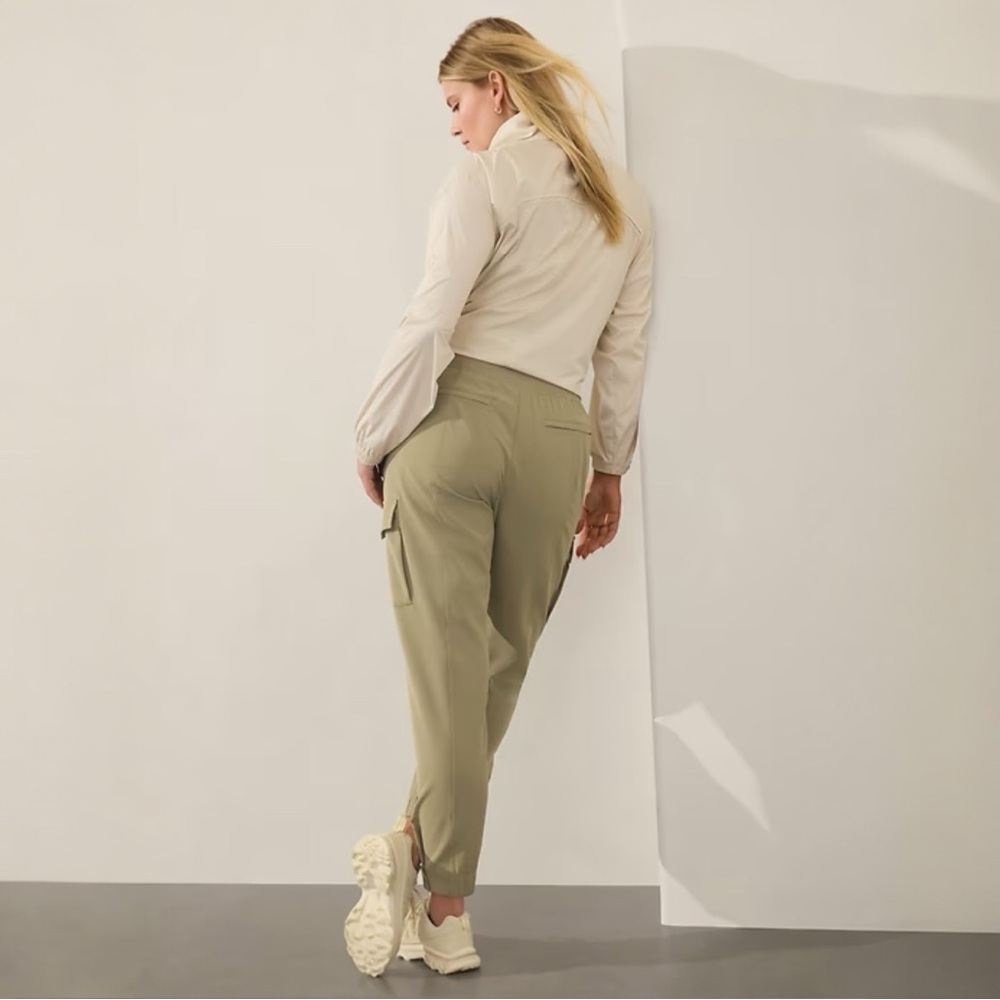 NWOT Athleta Endless High Rise Cargo Pant - Picture 7 of 9